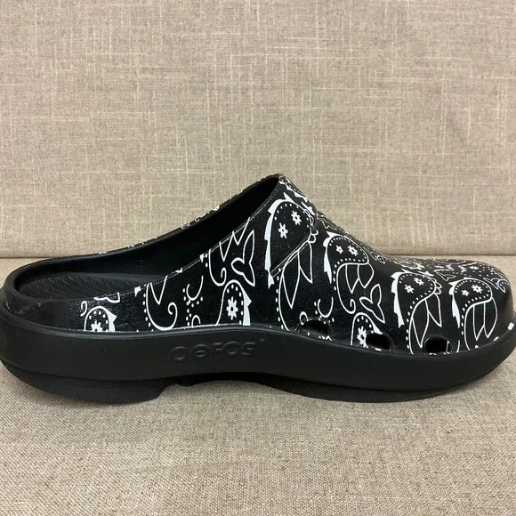 OOFOS Black Paisley-Print Slip-On Clogs - Picture 3 of 8